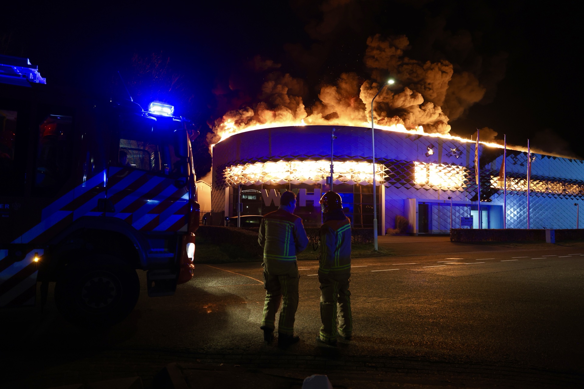 Grote brand verwoest bedrijfspand van gevelbouwer