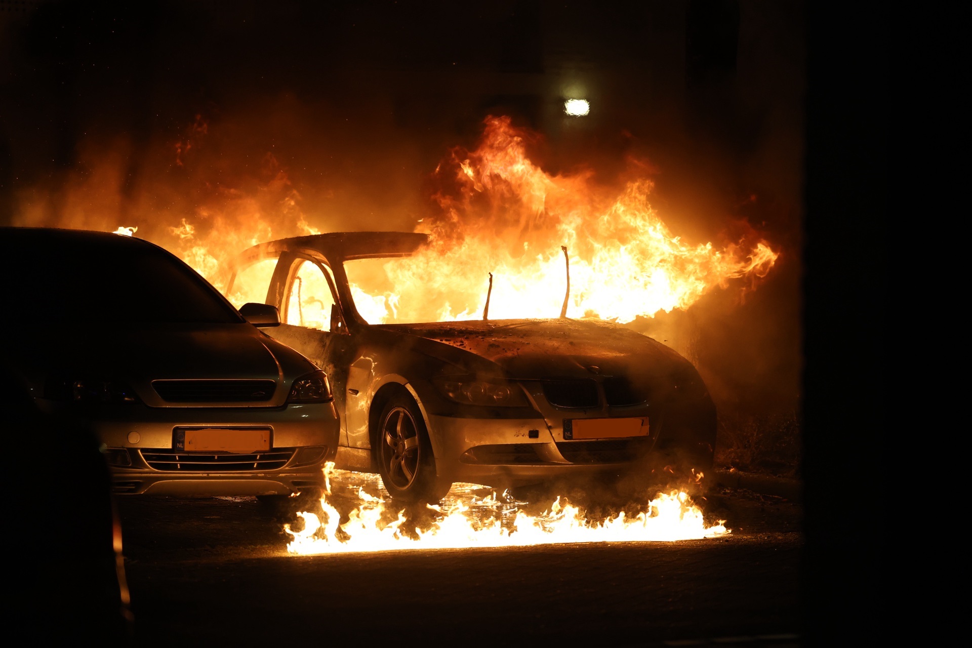 Na onrustige nacht bewoners gewekt door autobrand