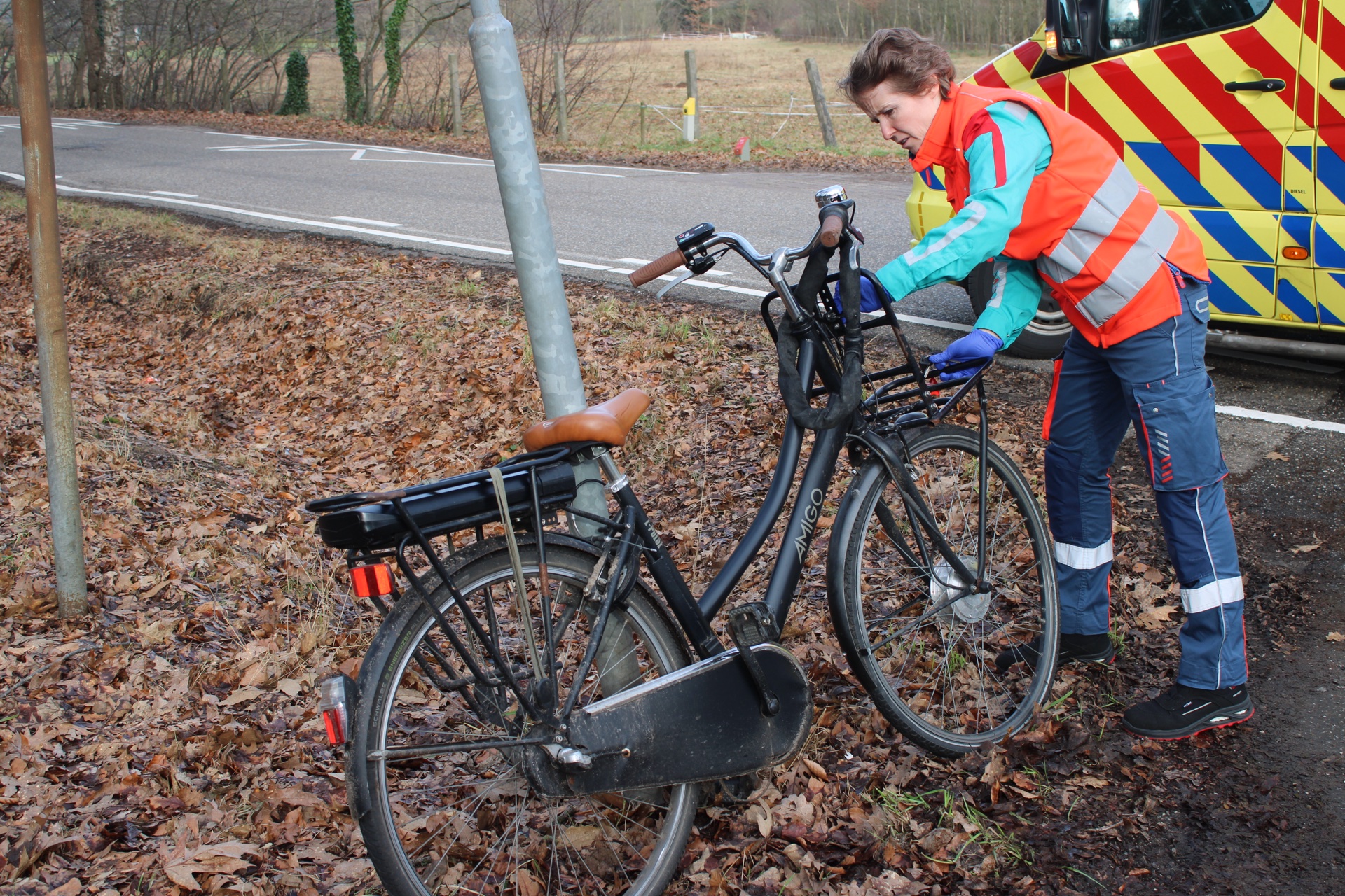 Meisje op fiets door automobilist aangereden