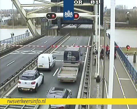 Merwedebrugklep blijft omhoog: A27 volledig afgesloten