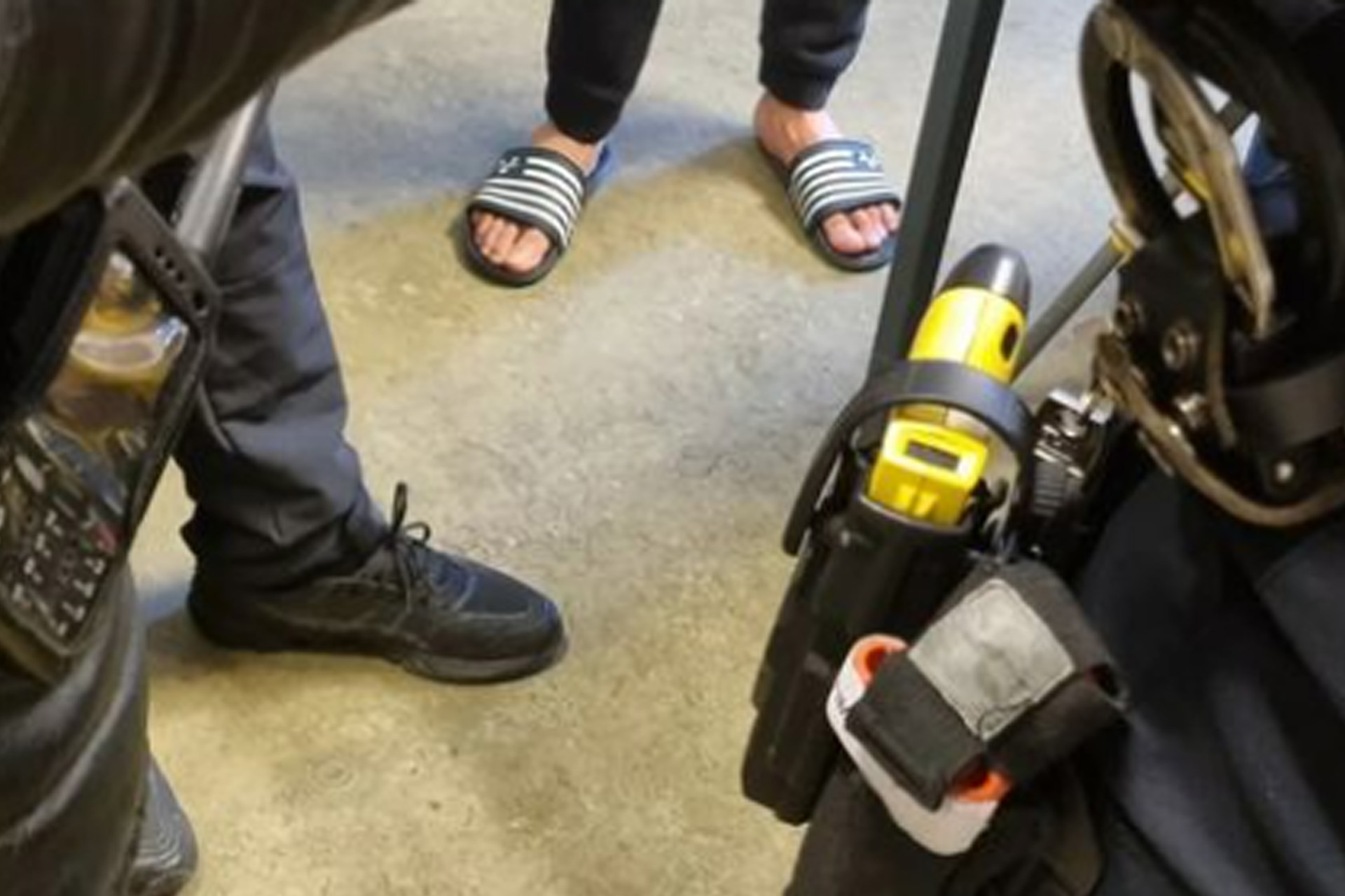 Man uit asielzoekerscentrum verwijderd door politie