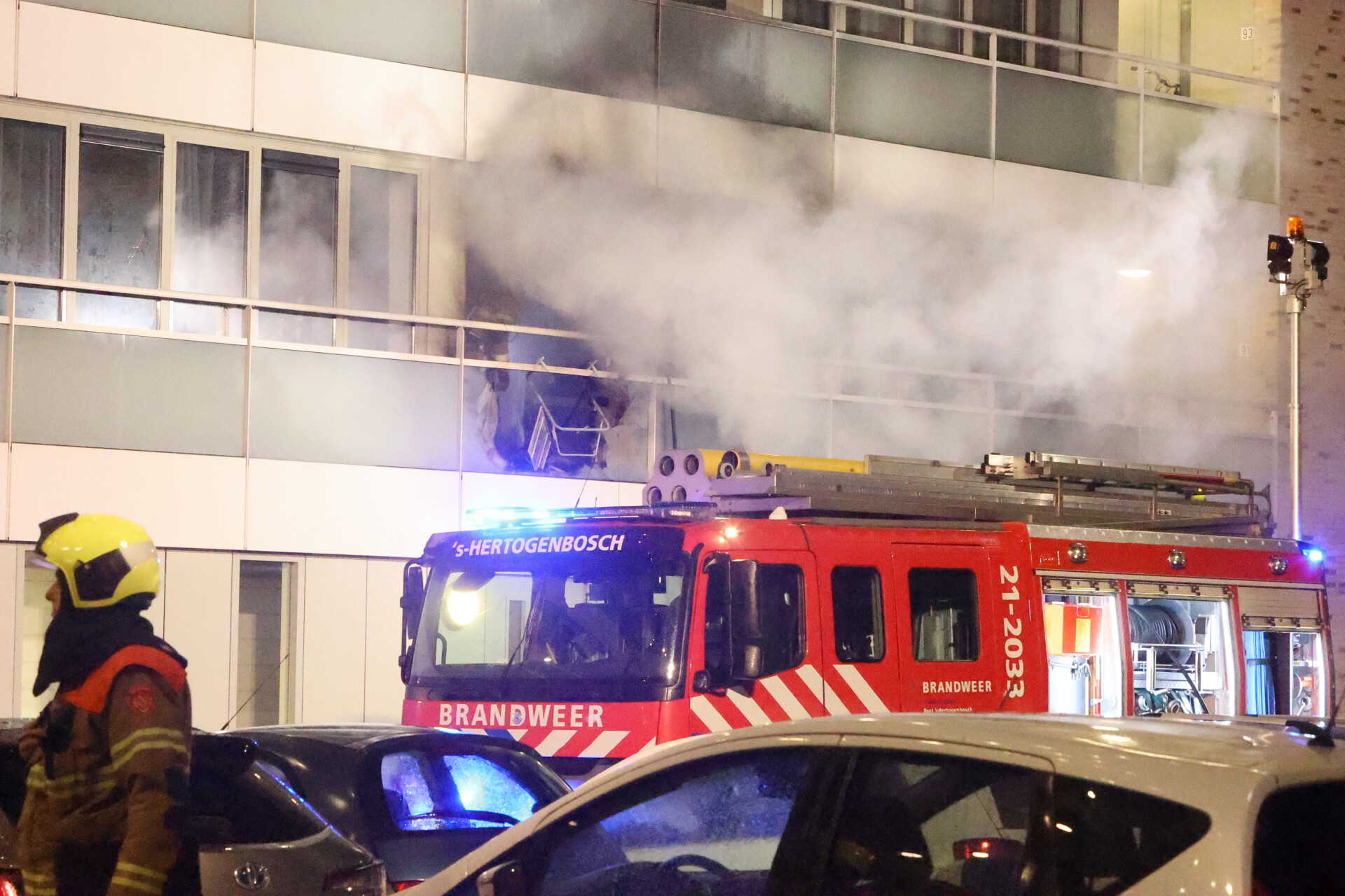 2-jarig meisje raakt gewond door brand op balkon