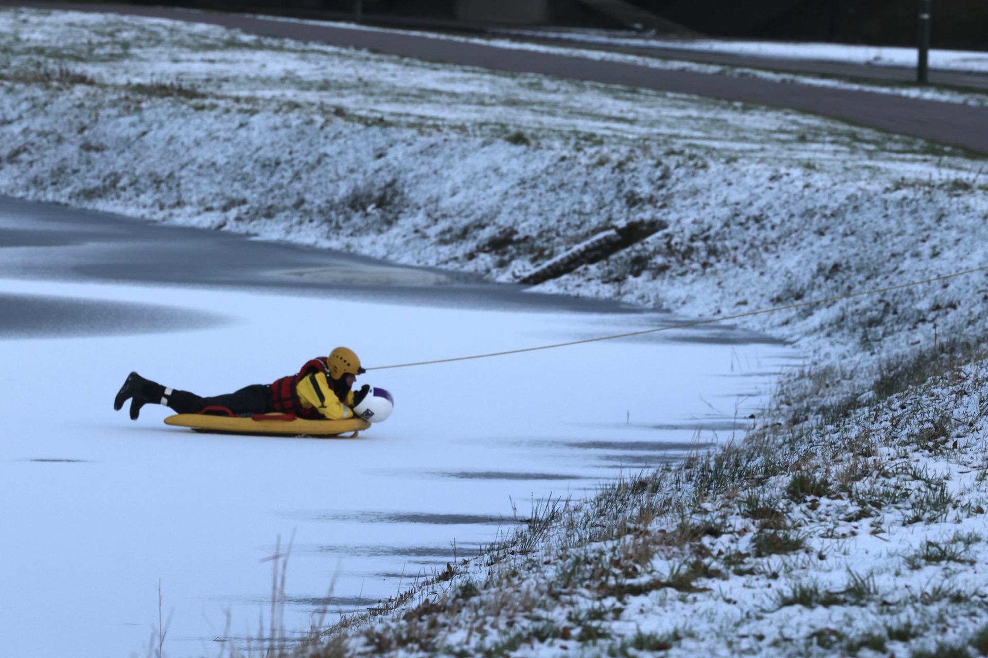 Groot alarm voor helm op het ijs