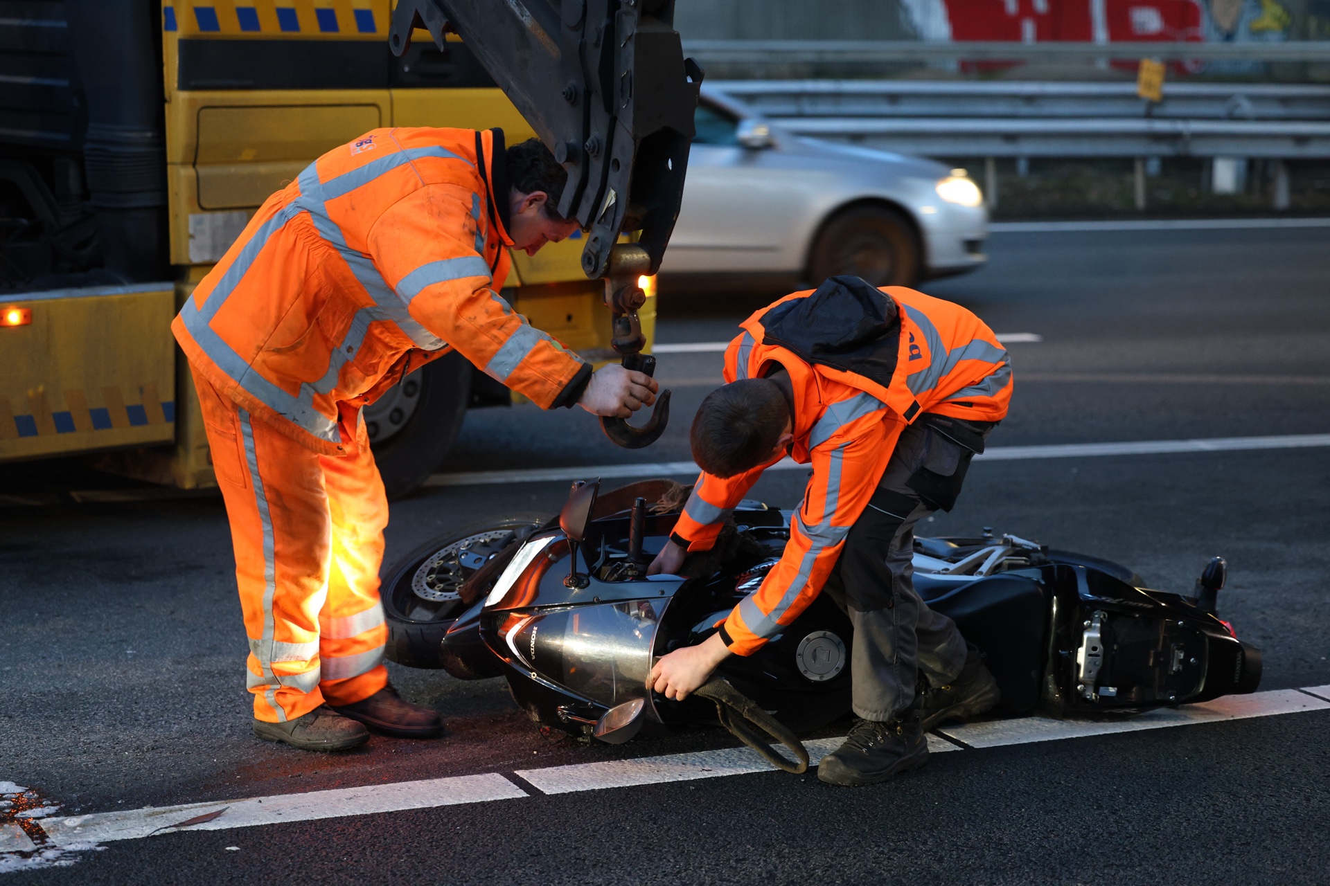 Motorrijder gewond na val op snelweg