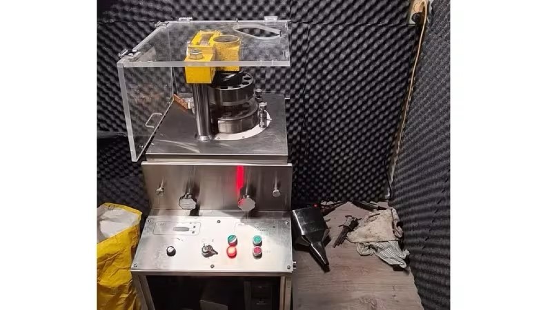 Klein drugslab opgerold in woning