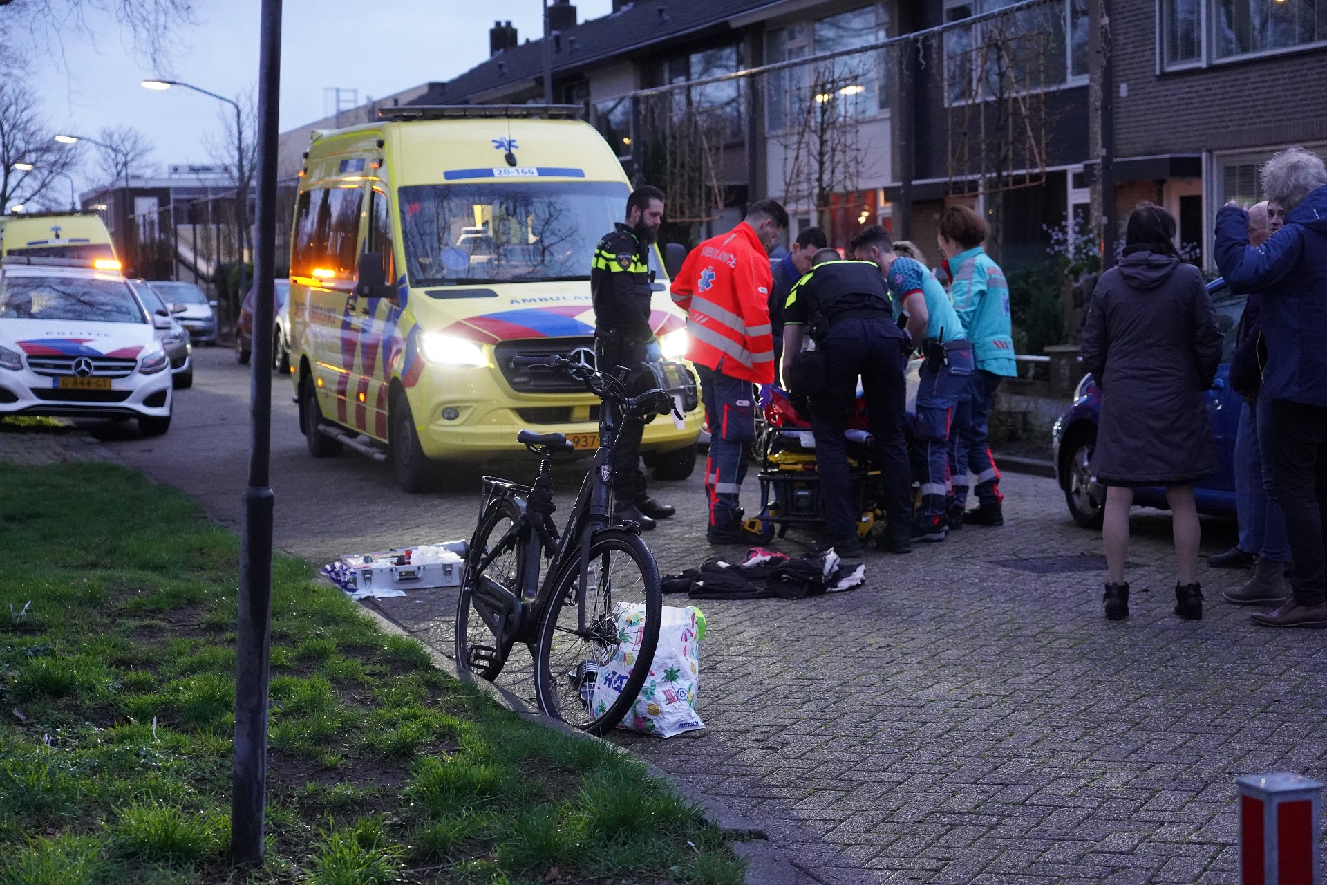 Man op elektrische fiets ernstig gewond na val