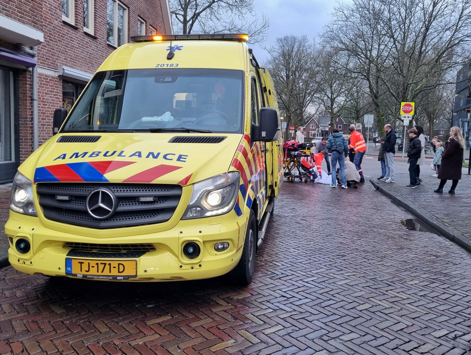 Voetgangster gewond na aanrijding met auto