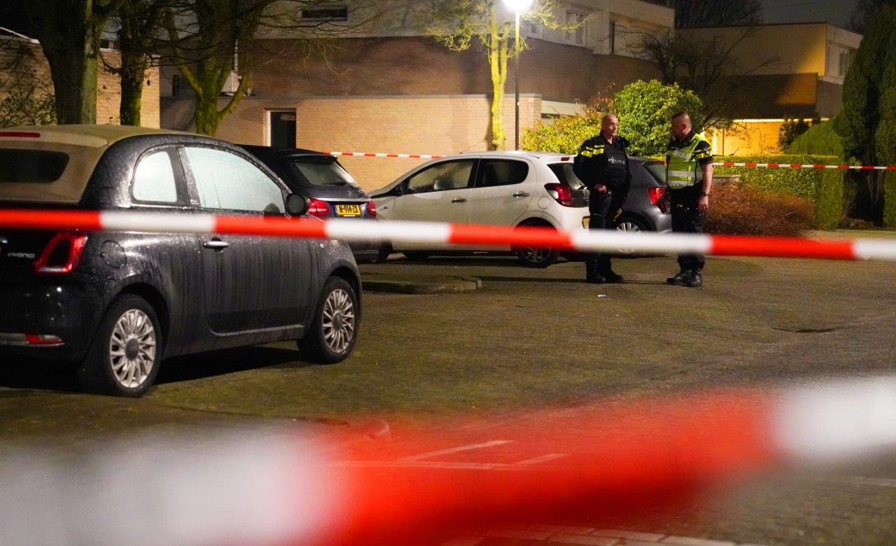 Man in nek gestoken tijdens ruzie, zwaargewond naar ziekenhuis