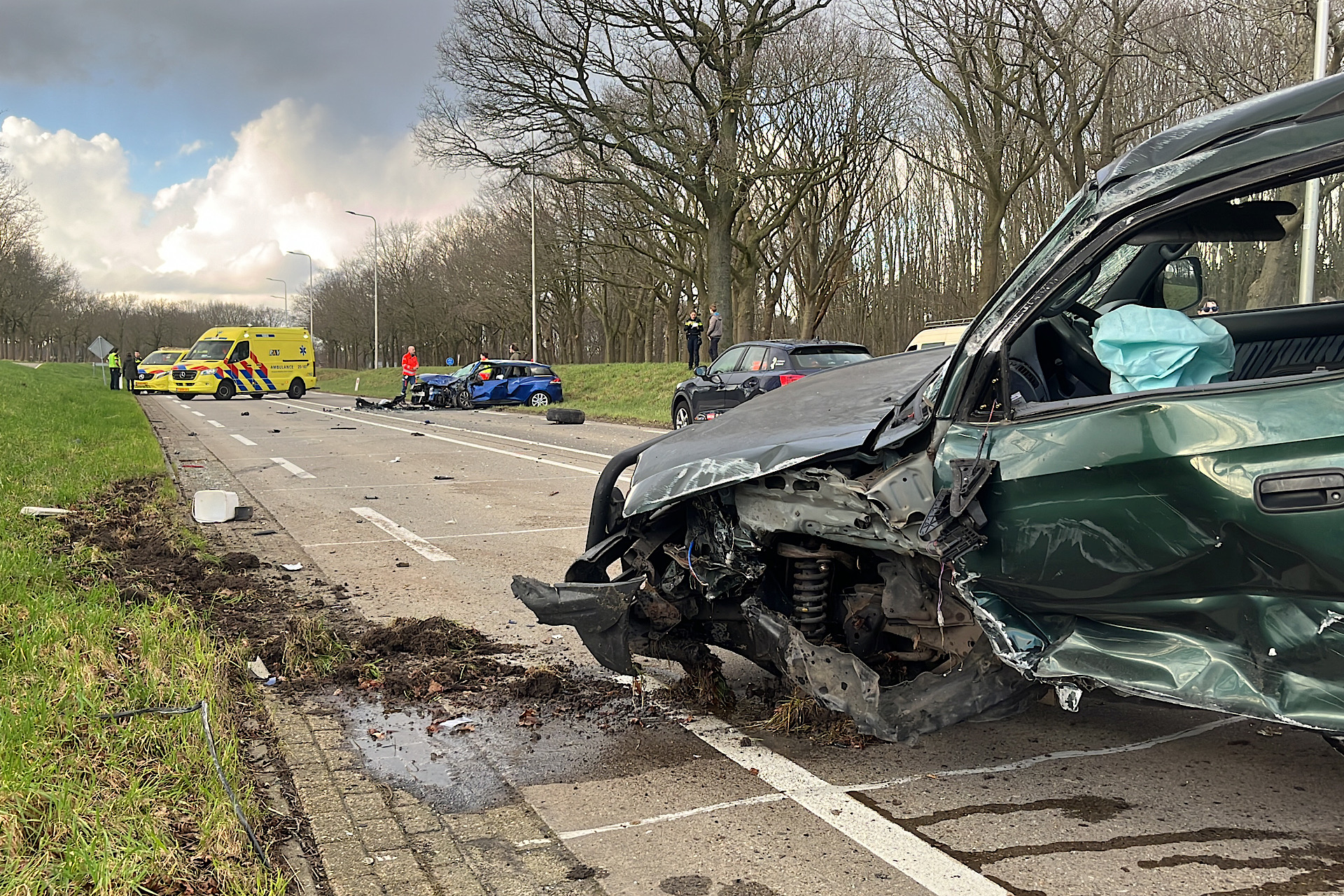 Drie Gewonden Na Frontale Botsing Tussen Auto En Terreinwagen - 112Brabant