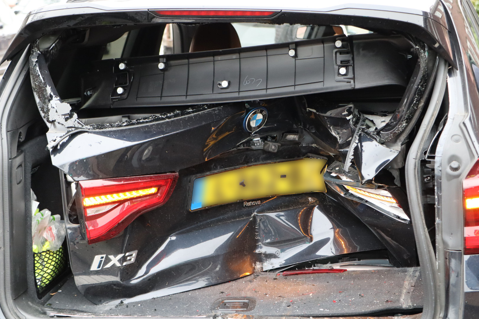 Landbouwvoertuig botst op voorganger bij verkeerslichten