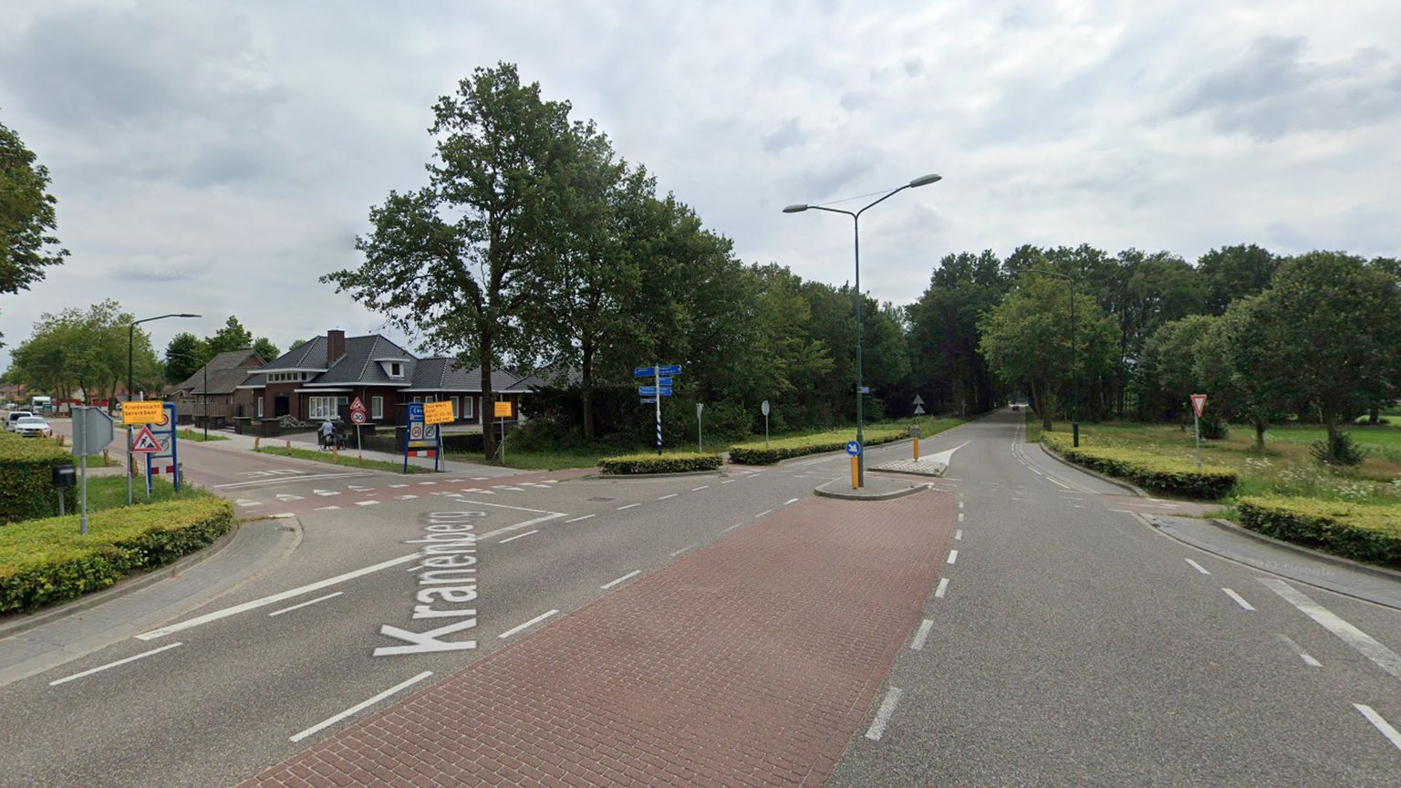 Vrouw (90) op fiets overlijdt na botsing met auto