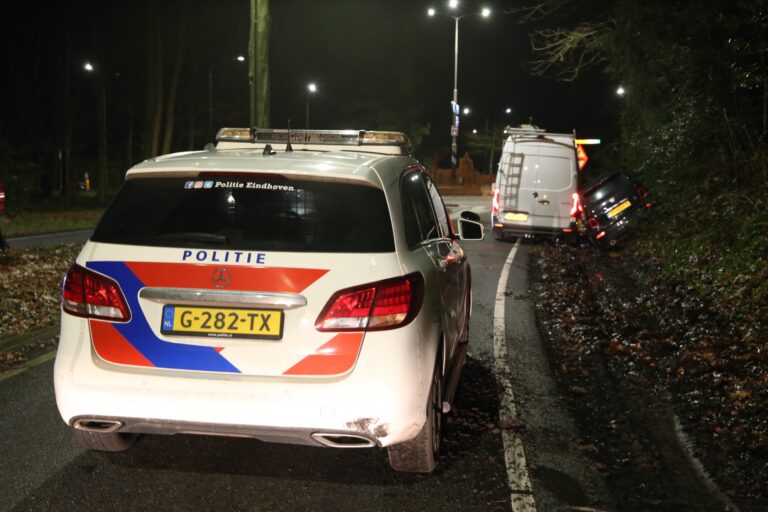 Automobilist Vlucht Na Stopteken Maar Botst Tijdens Achtervolging Tegen ...