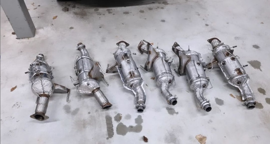 Man met zes gestolen katalysatoren aangehouden