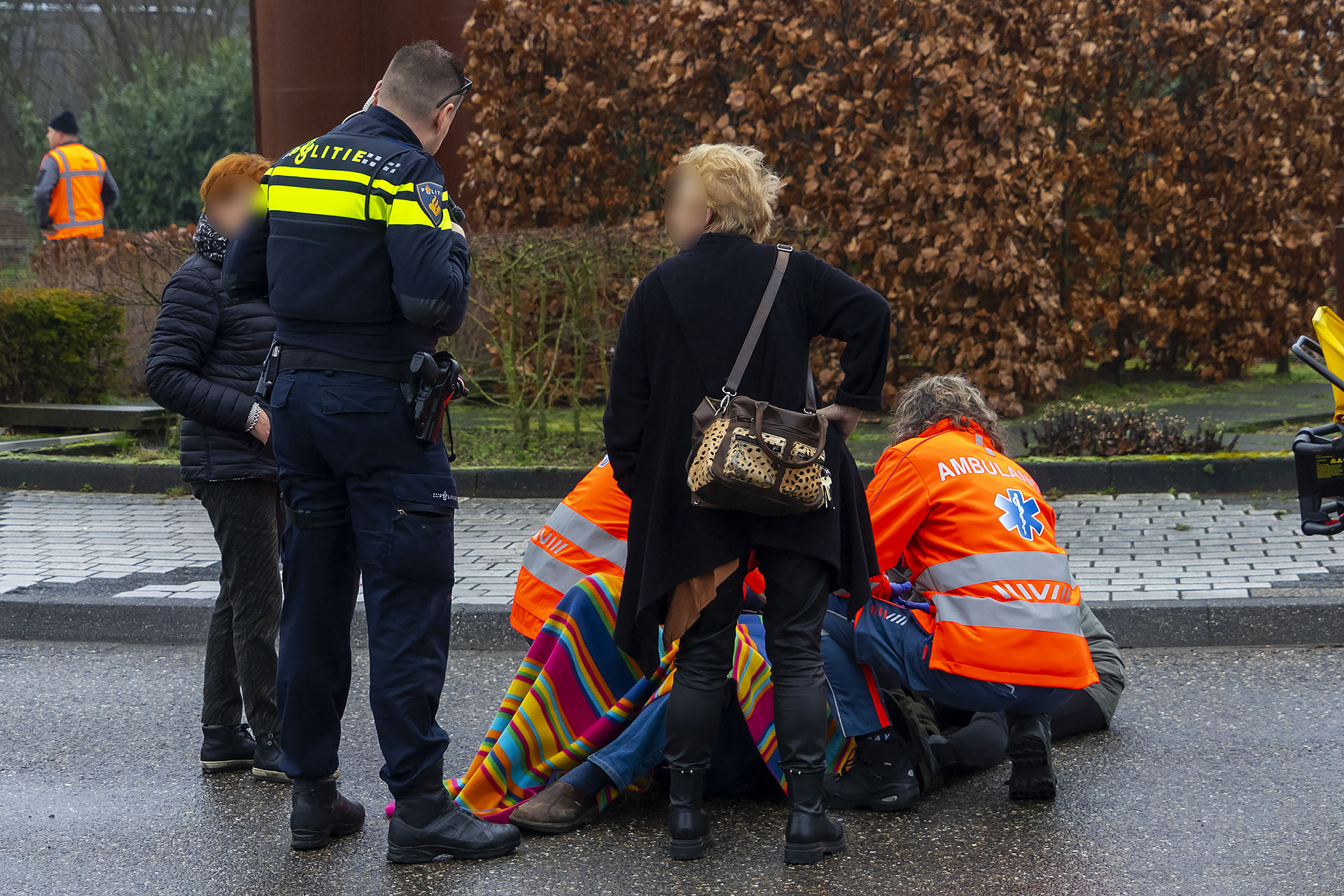 Fietser gewond bij ongeval op rotonde