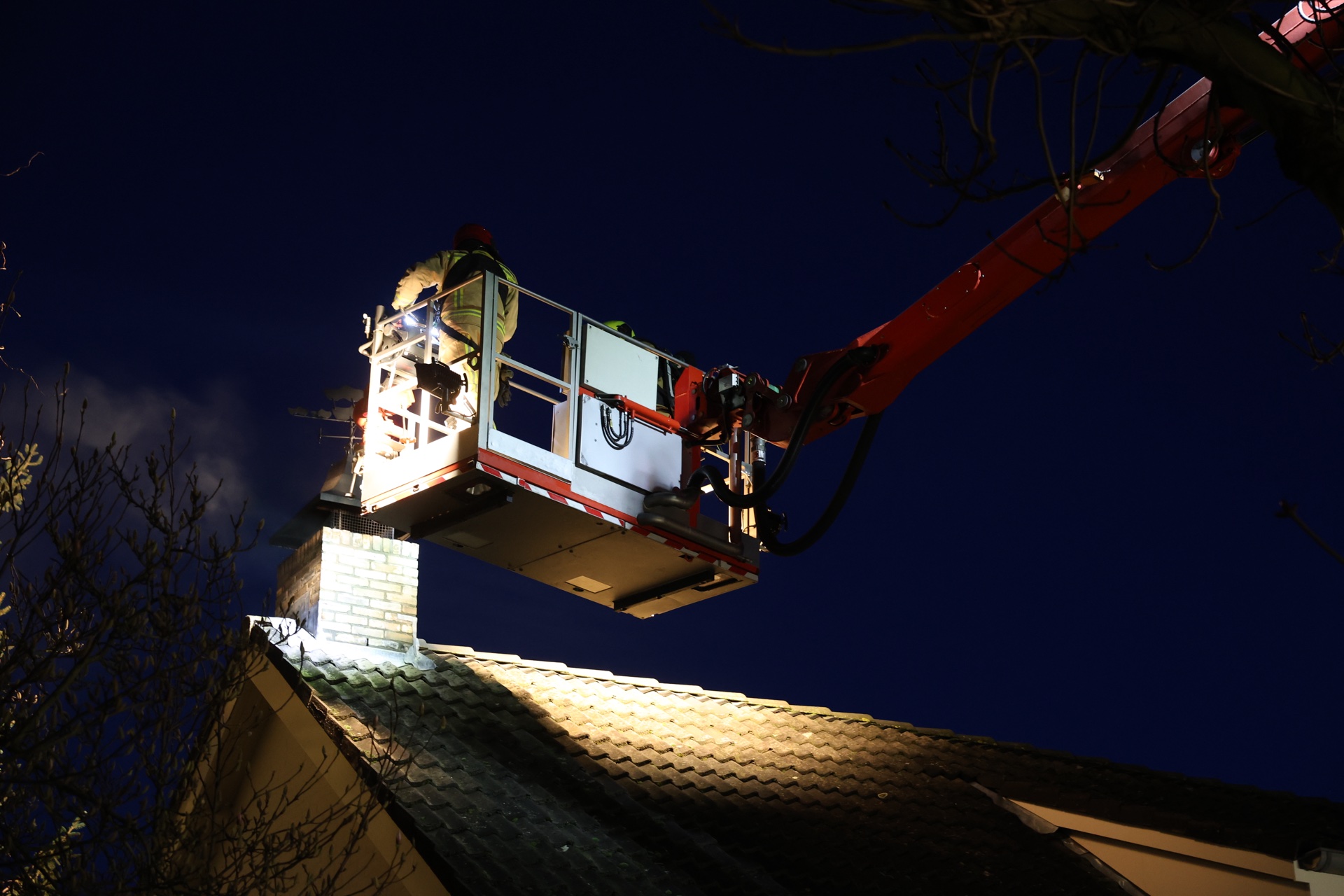 Brandweer vindt geen brand in schoorsteen na melding