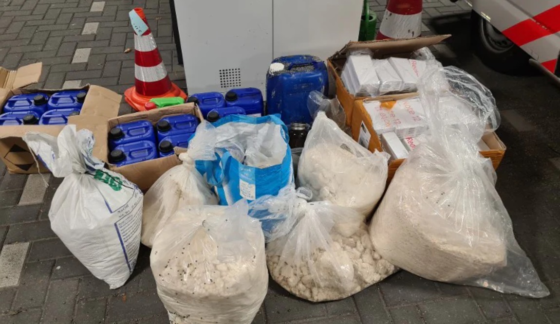 Harddrugsproductie in woning, drie mannen aangehouden