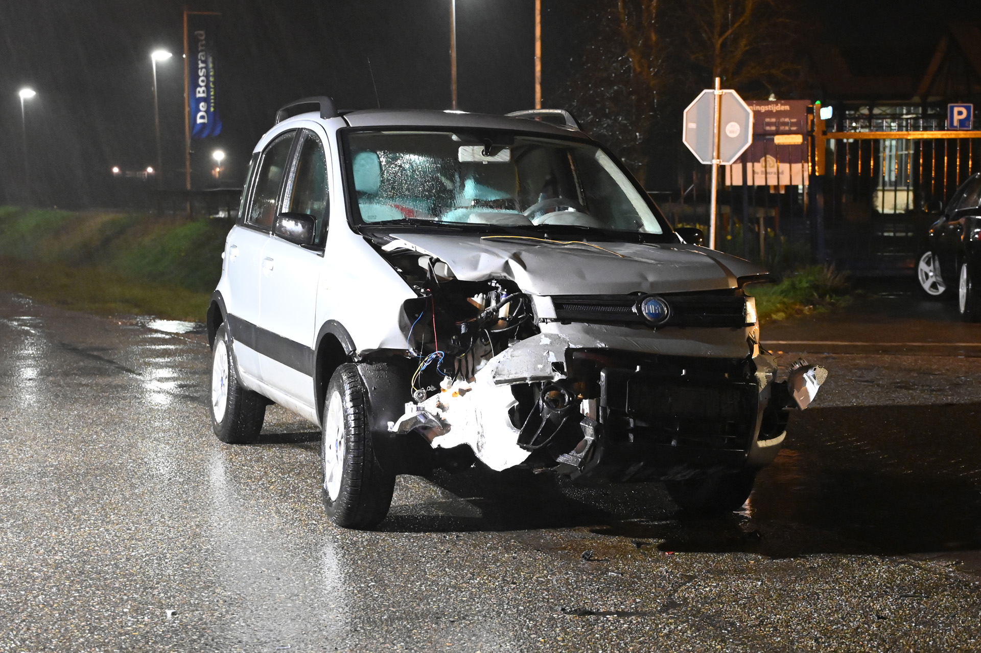 Veel schade na ongeval op kruising
