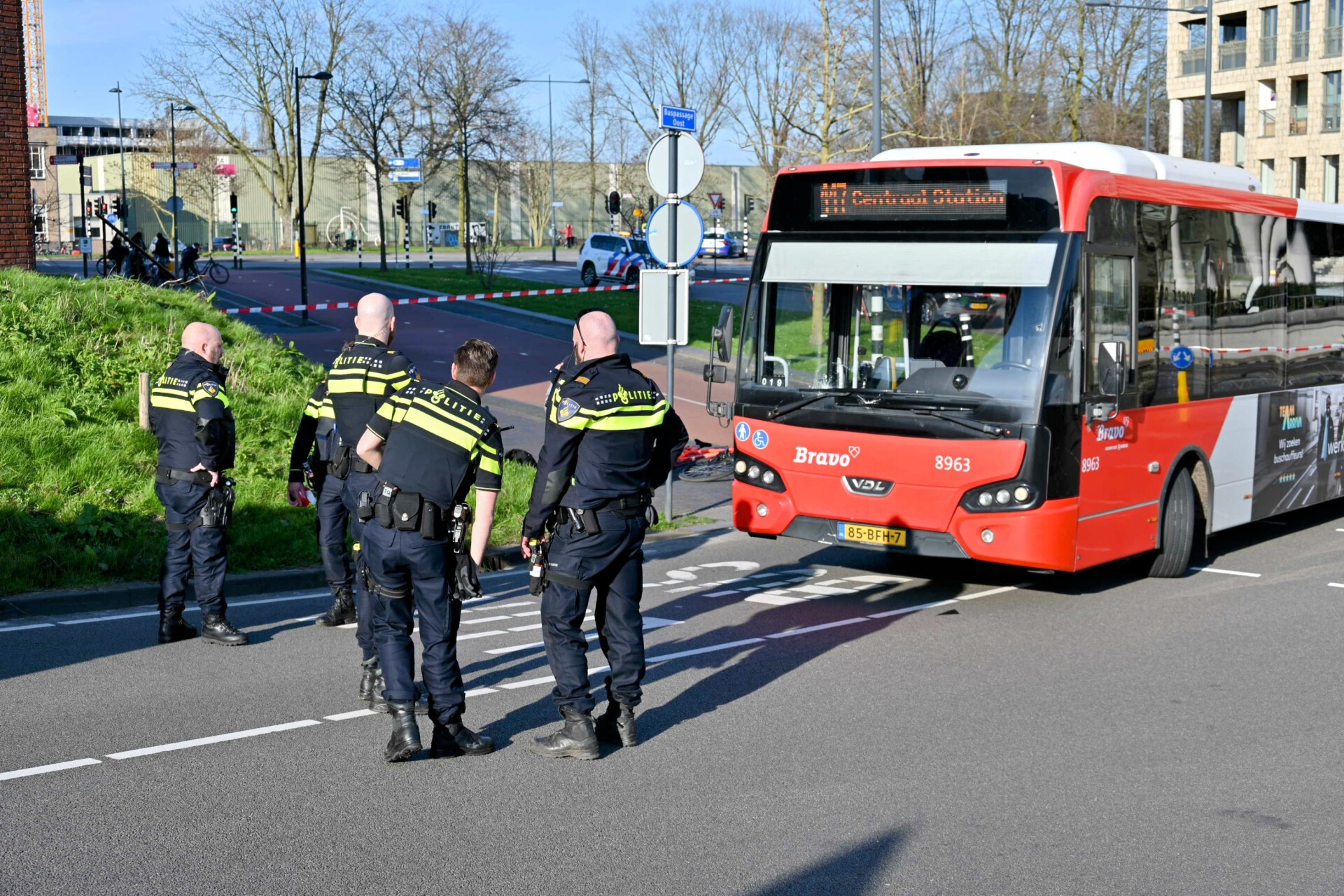 Fietser op fatbike ernstig gewond na botsing tegen stadsbus