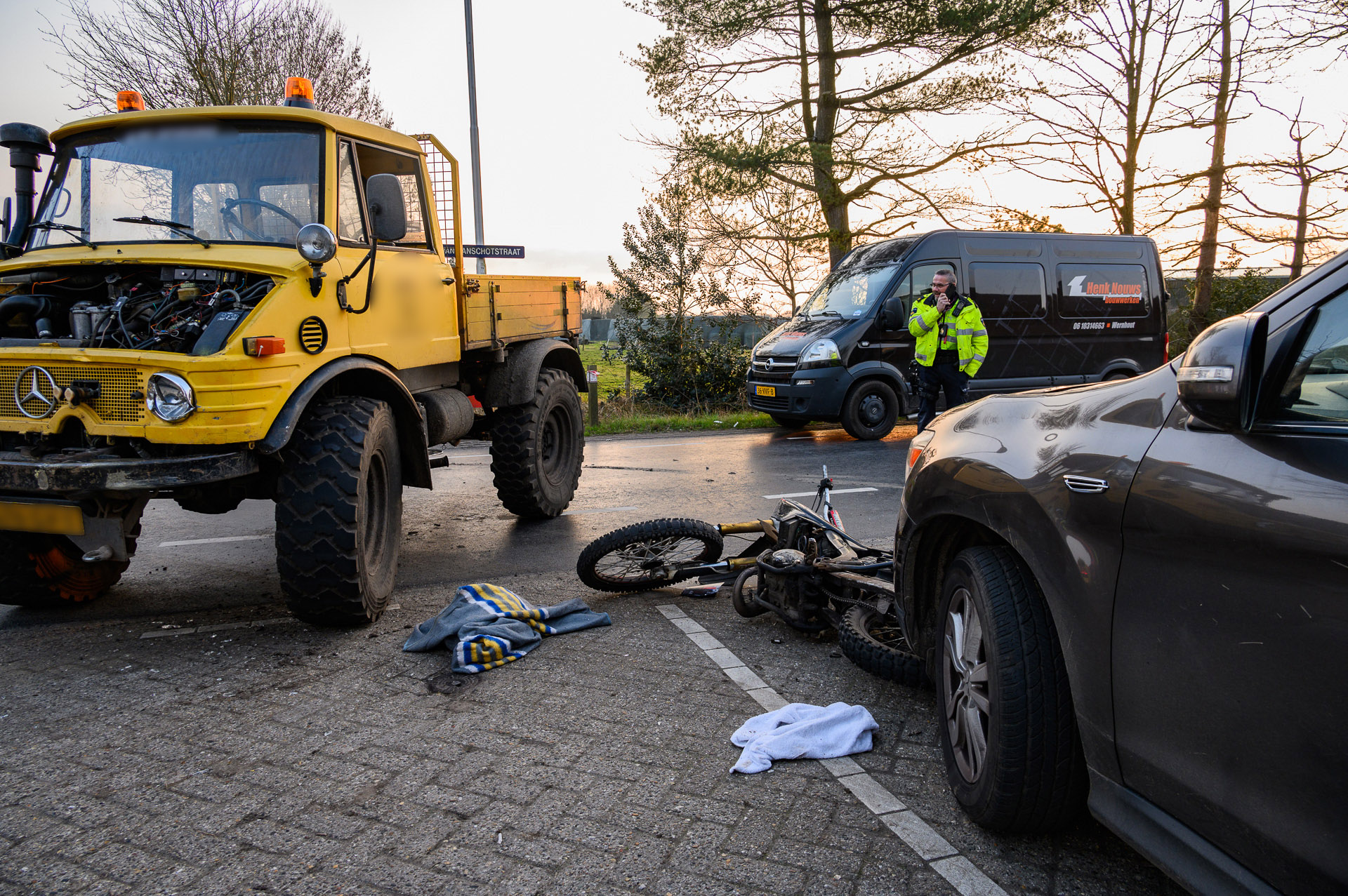 Bromfietser ernstig gewond na botsing met landbouwvoertuig