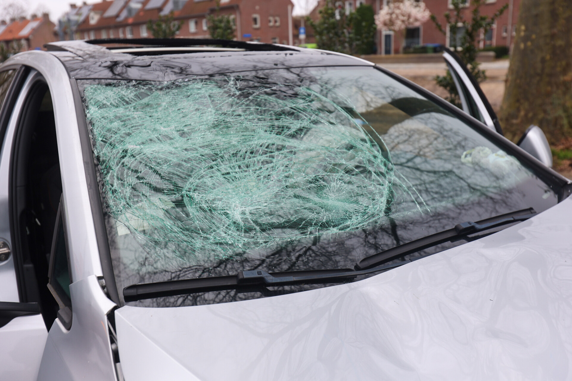 Scooterrijder geschept door auto