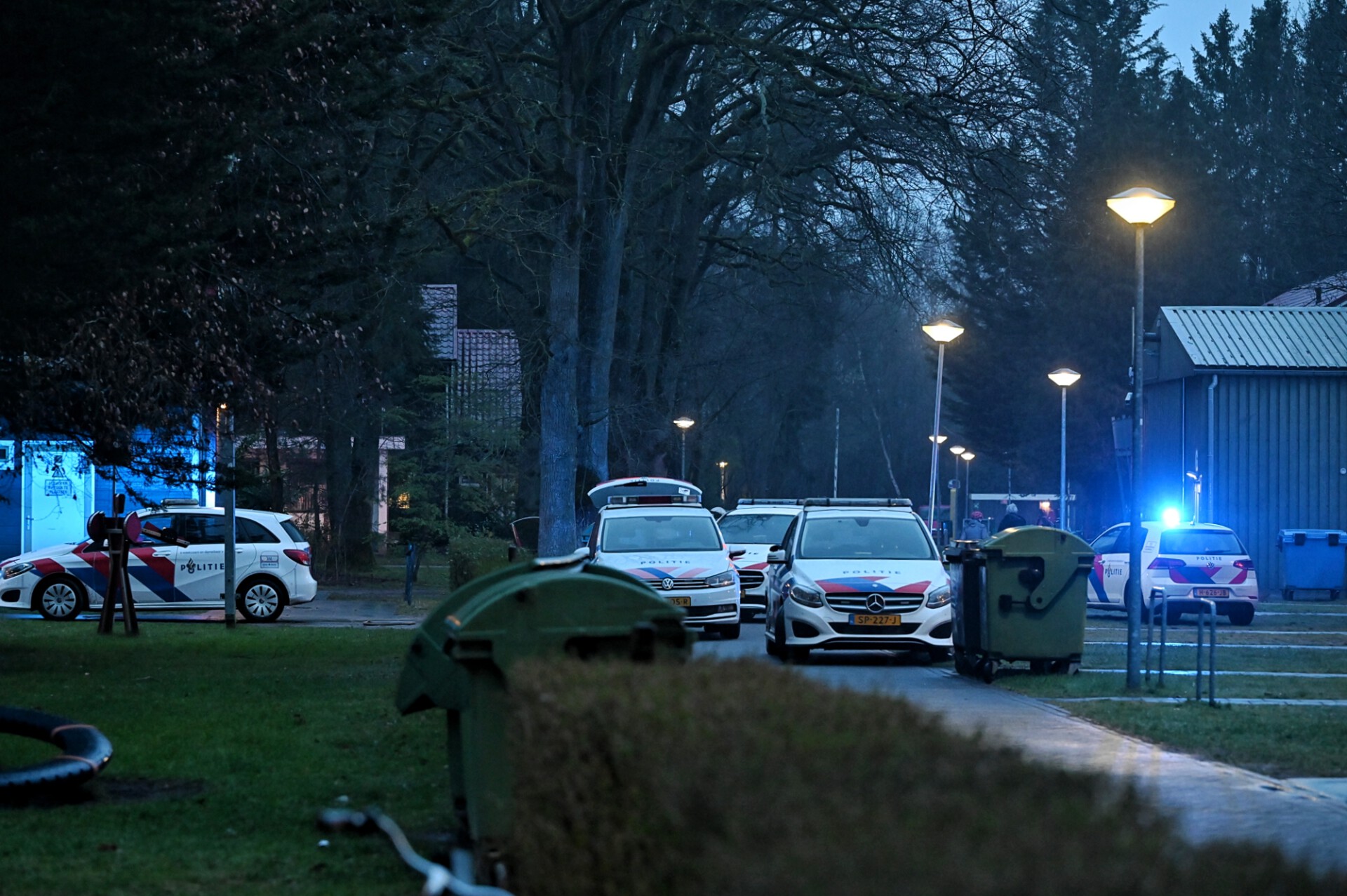 Politie rukt massaal uit naar AZC vanwege vechtpartij