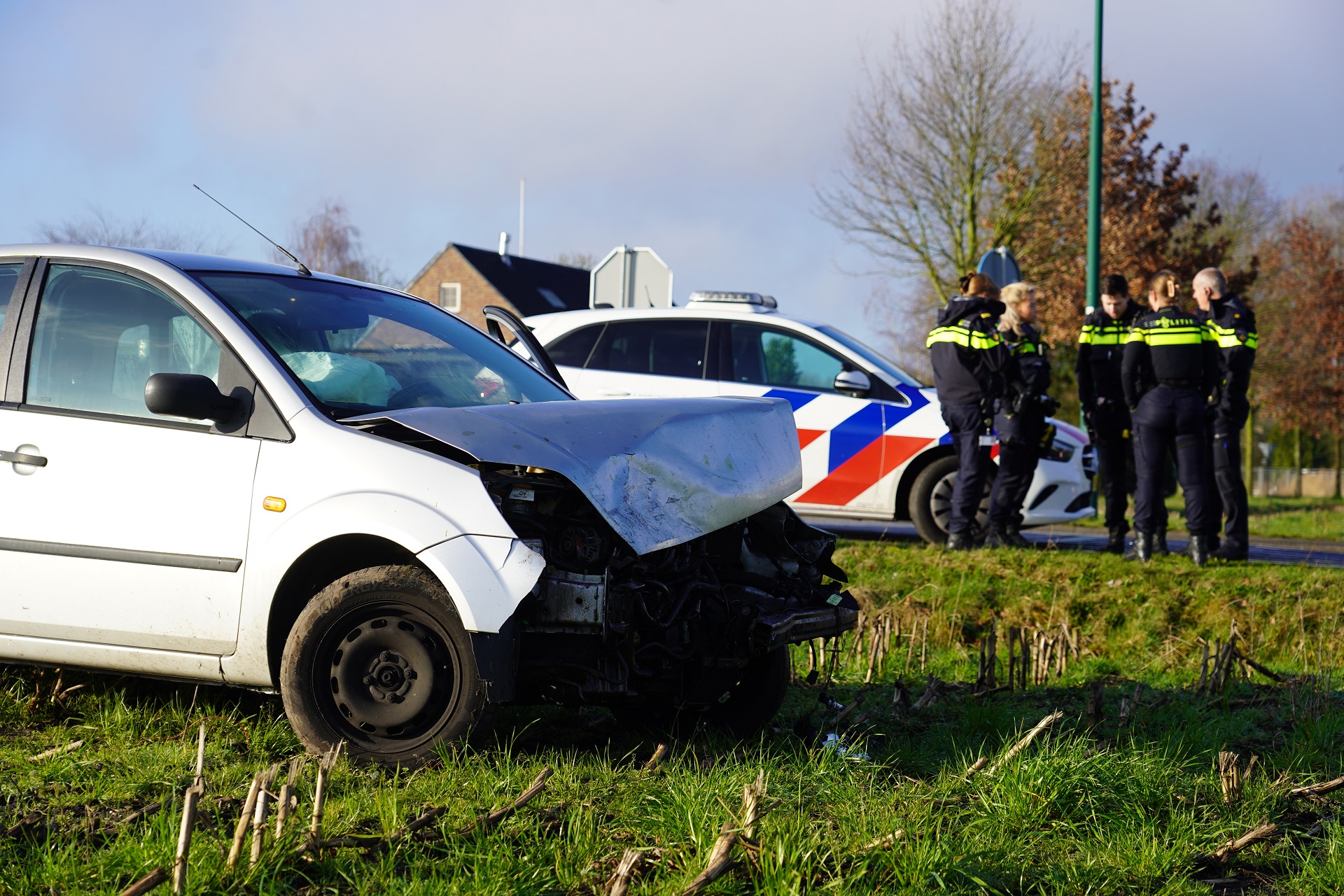 Veel schade na ongeval op kruising