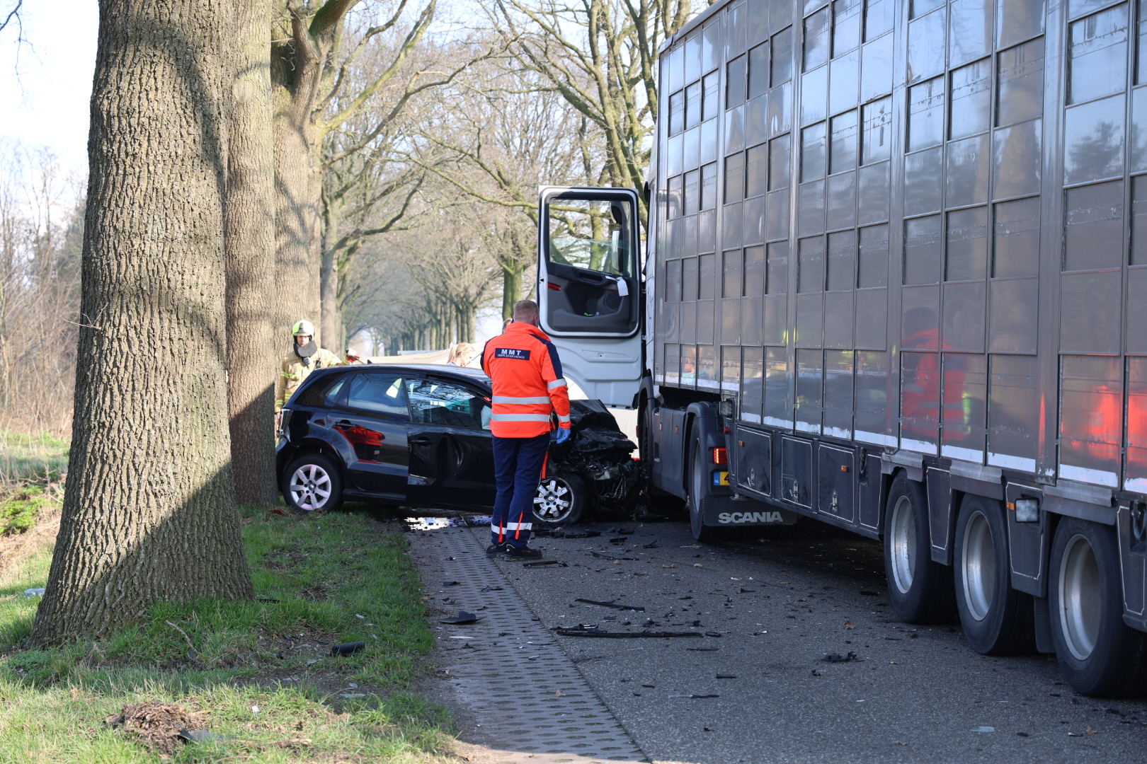 Automobilist om het leven gekomen bij aanrijding met vrachtwagen