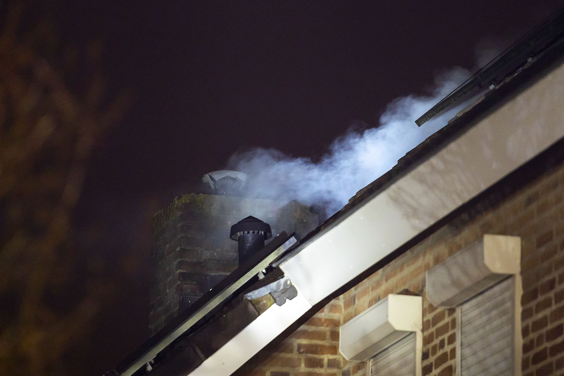 Brandweer rukt uit voor woningbrand
