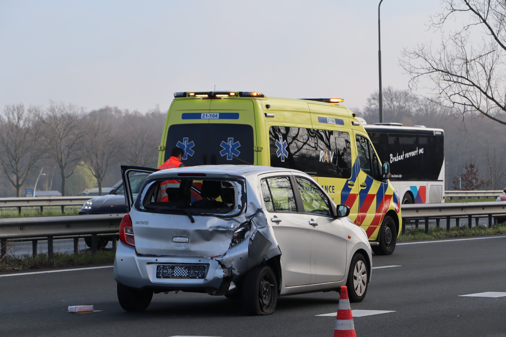 Lange file door ongeval tussen auto en vrachtwagen