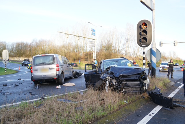 Gewonden bij frontale aanrijding op de Vughterweg in Vught