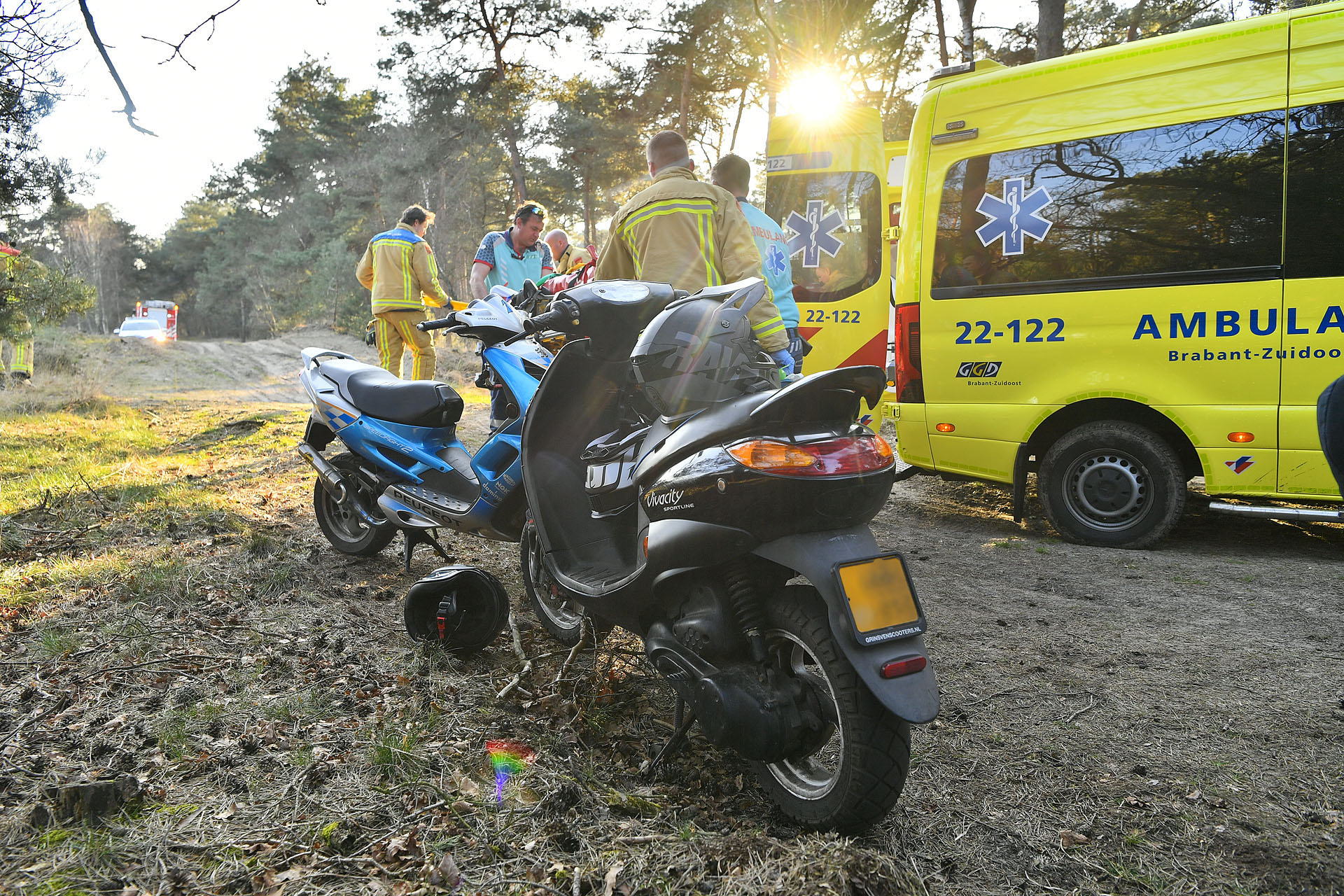 Jongeman met scooter valt in bos 112Brabant