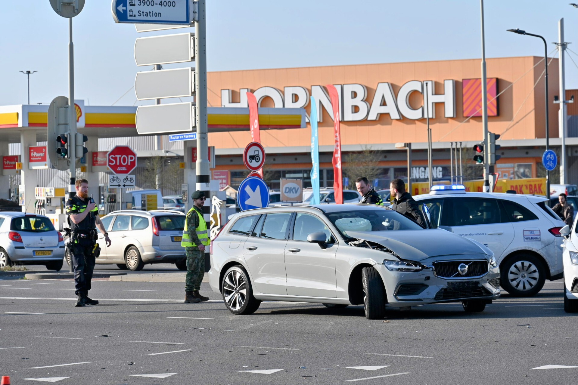 Auto en brommobiel botsen
