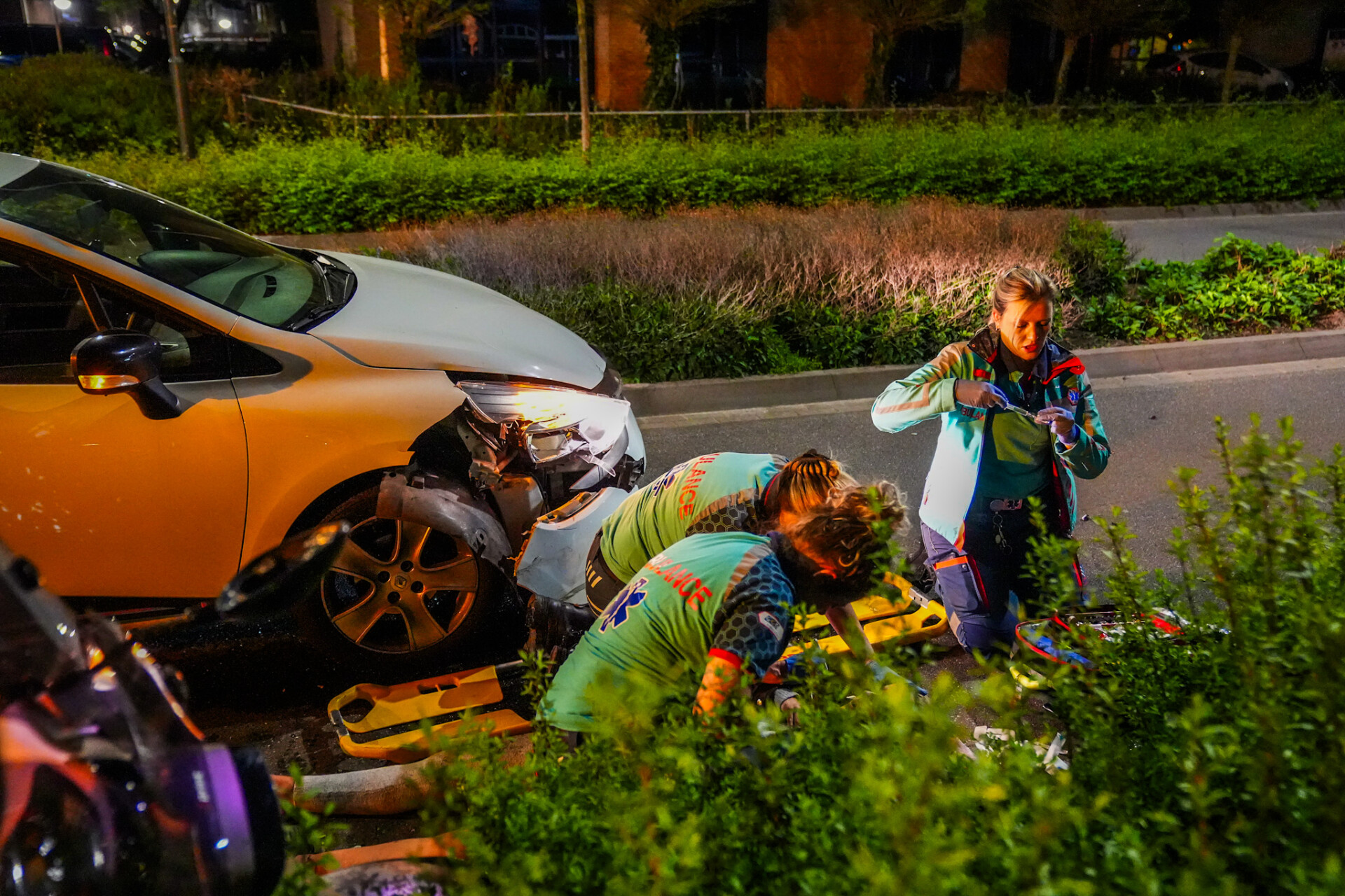 Meisje op scooter gewond na botsing met auto