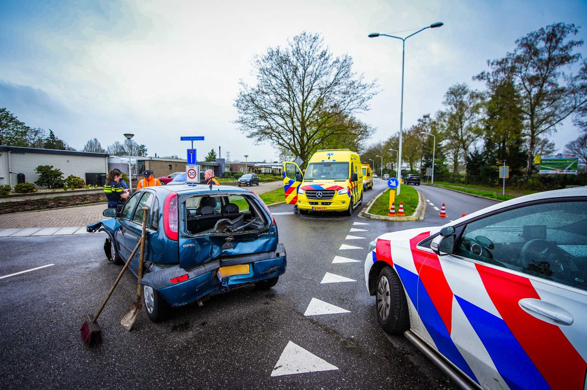 Man ernstig gewond bij ongeluk met drie auto’s