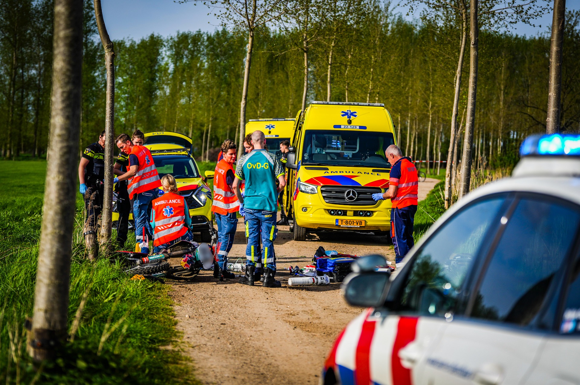 25-jarige man verongelukt: crossmotor botst tegen boom