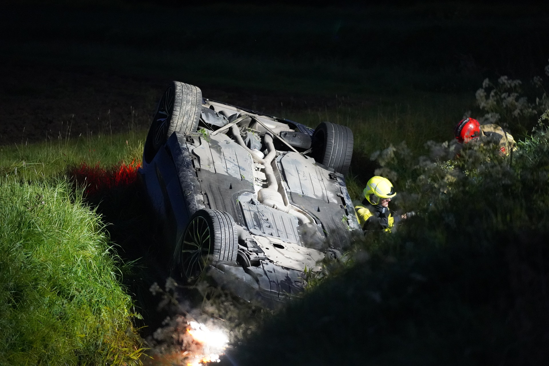 Ernstig ongeval; Auto met gezin op z’n kop in sloot