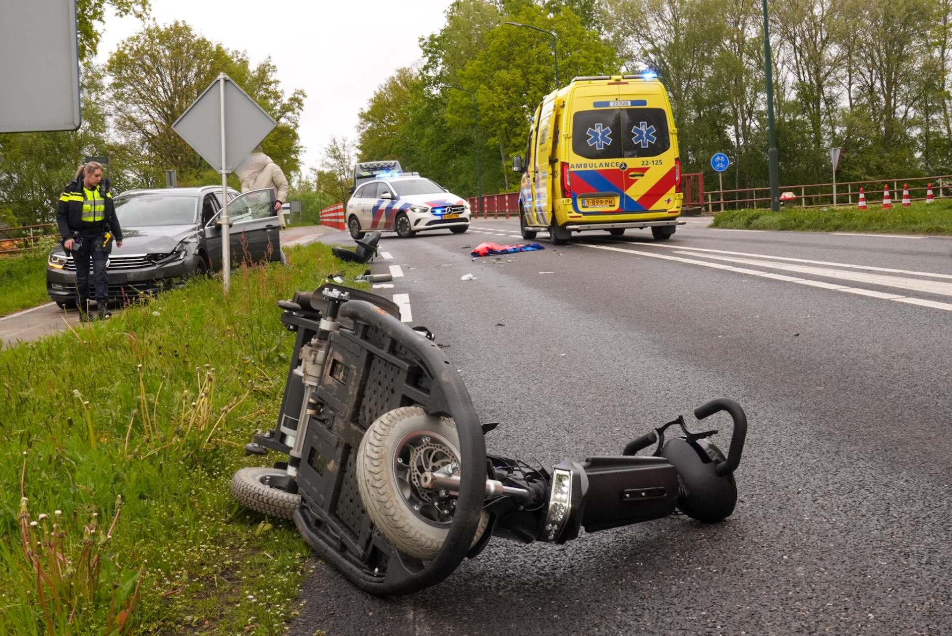 Man op scootmobiel zwaargewond na aanrijding
