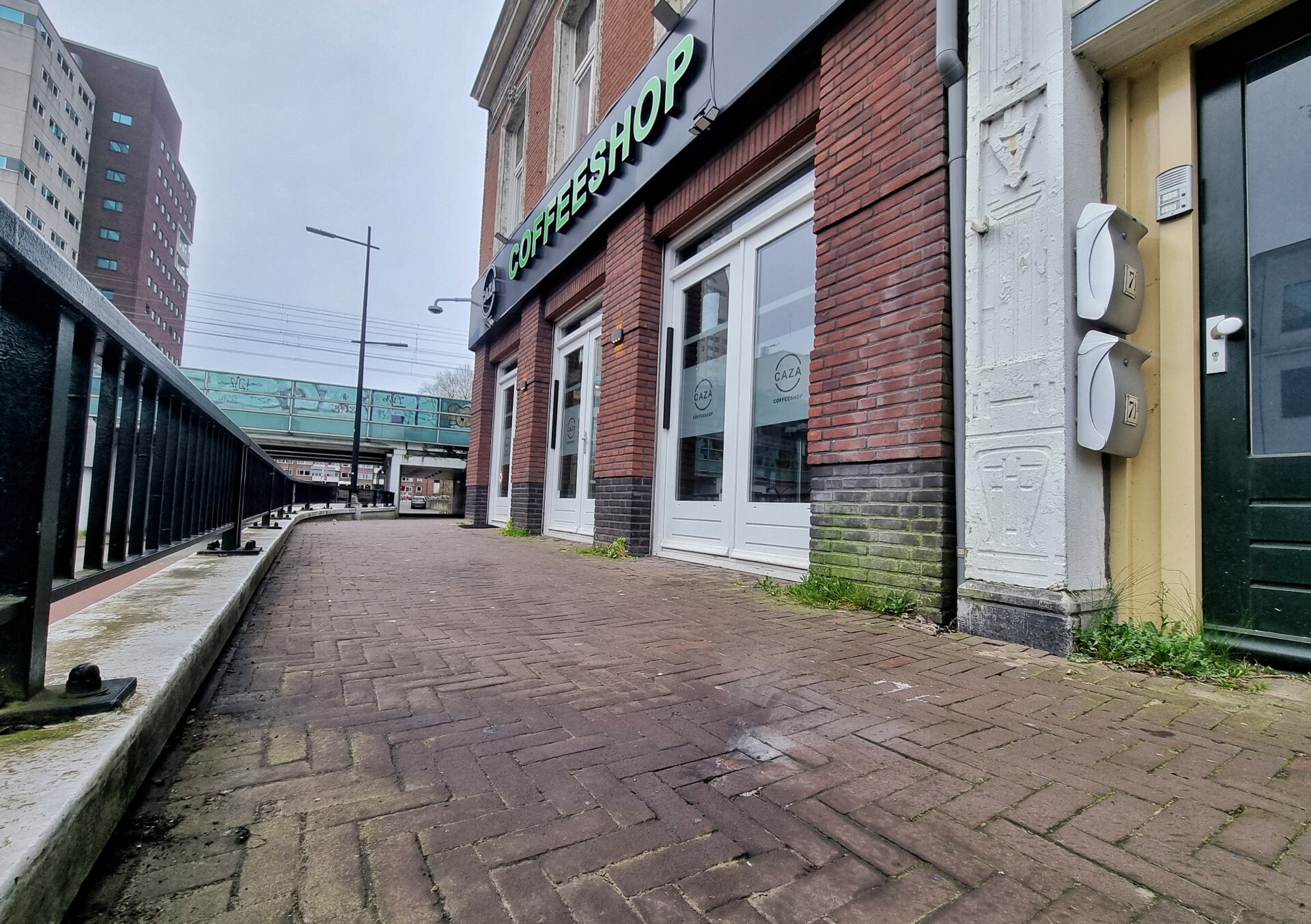 Aanhoudingen in onderzoek naar aanslagen coffeeshop