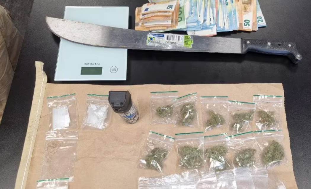 Twee mannen aangehouden na doorzoeken van twee woningen