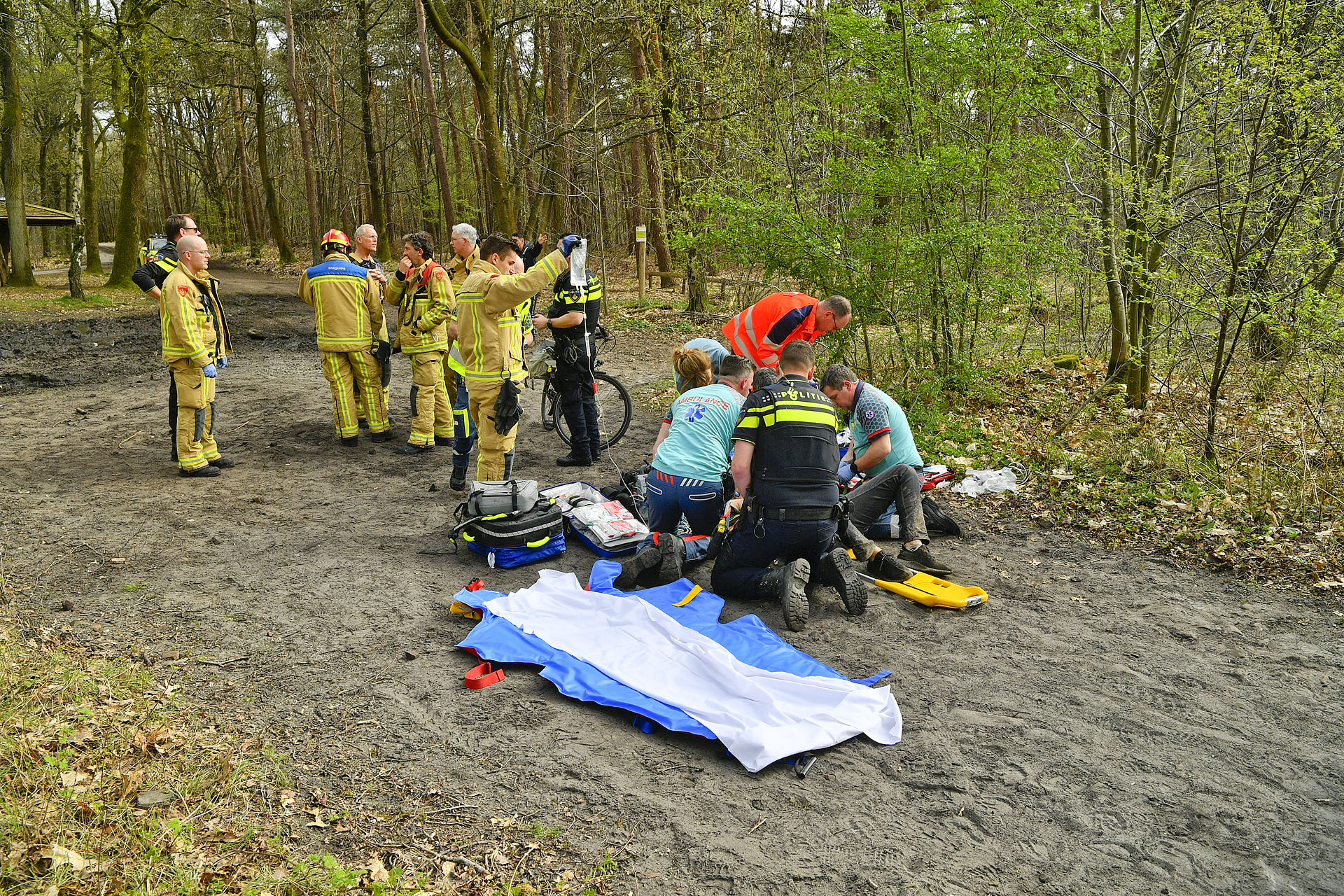 Motorrijder zwaargewond na ongeval in bossen