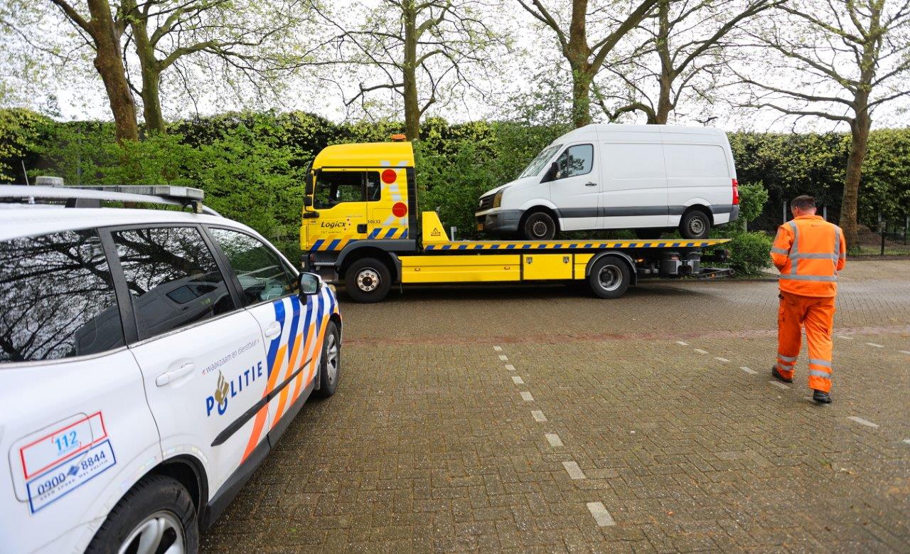 Bestelbus vol koelgascilinders aangetroffen