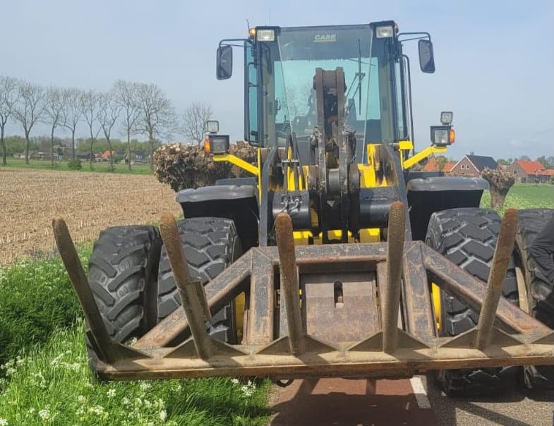 Boer rijdt met te brede shovel en krijgt boete van 1000 euro