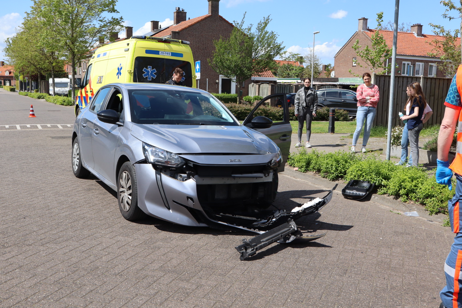 Scooterrijder gewond na botsing met auto