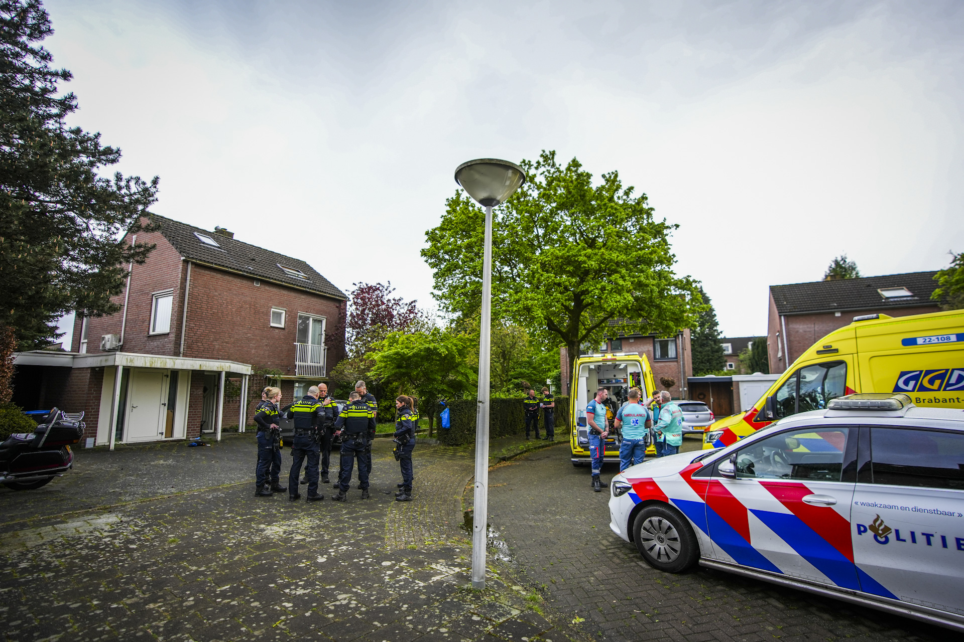 Vader (52) in woning doodgestoken, dochter (18) aangehouden