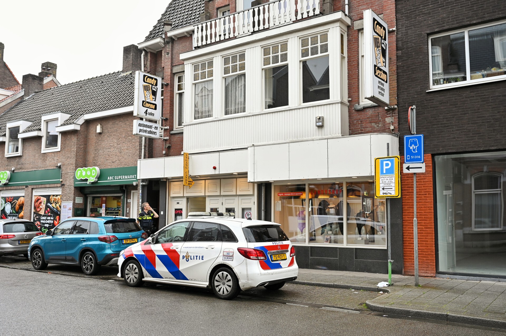 Man wil gratis naar seksbios en bedreigt medewerker