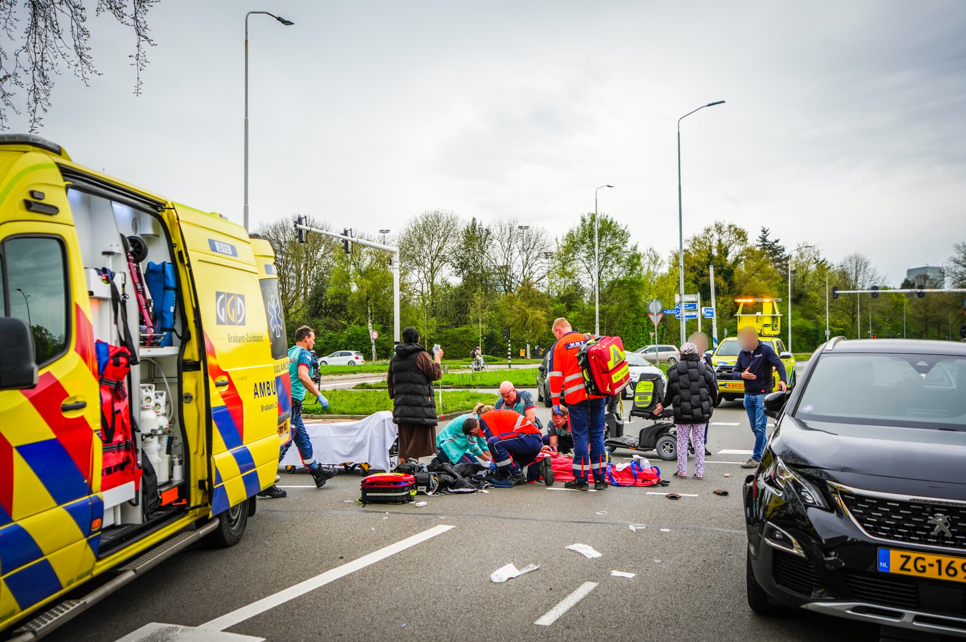 Bestuurders scootmobiel zwaargewond na ongeval