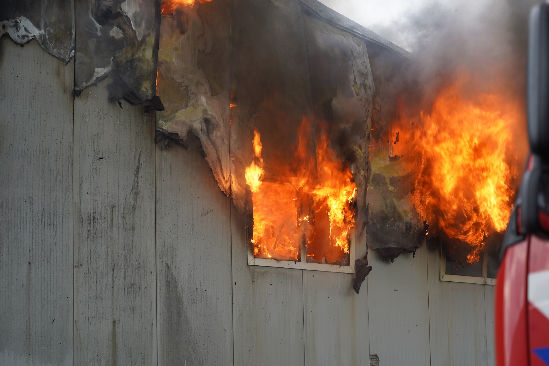 UPDATE: Arbeidsmigrant gewond door brand in loods