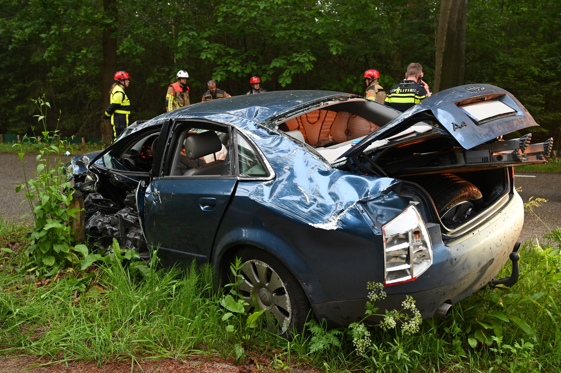 Bestuurder uit auto geslingerd na ernstig eenzijdig ongeval
