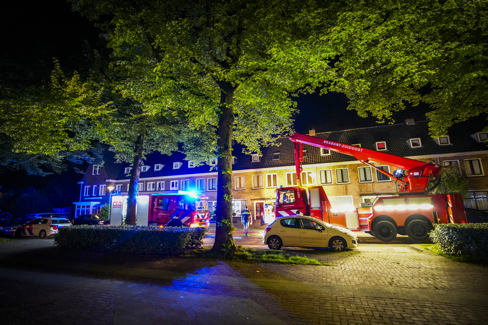 Vrouw in levensgevaar na woningbrand, dochtertje ongedeerd