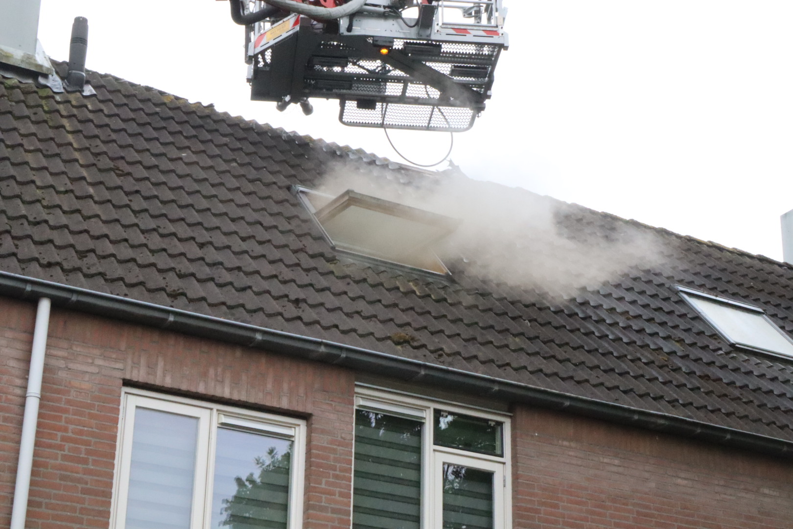 Veel schade door brand op zolder van woning